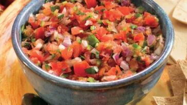 Fresh Salsa Caliente: Vibrant Tomato & Onion Blend