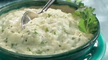 Herb and Cheese Mashed Cauliflower: A Tasty, Nutritious Dish