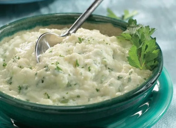 Herb and Cheese Mashed Cauliflower: A Tasty, Nutritious Dish